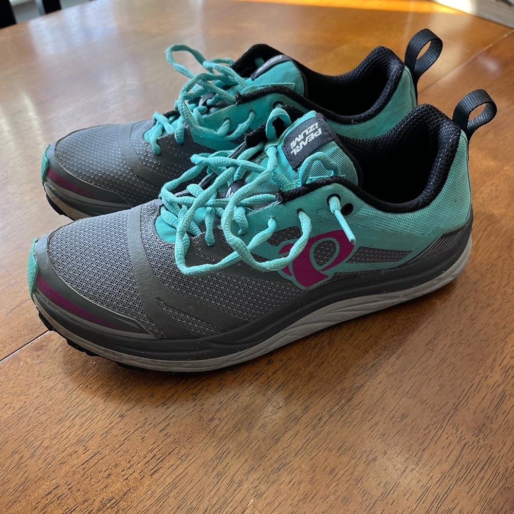 Pearl Izumi Trail Shoe Size 9